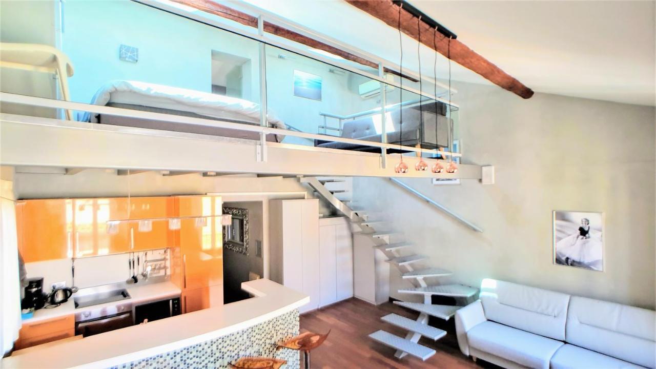 Appart'hôtel Luxe Vieil Antibes 75 m2 avec Parking Buitenkant foto